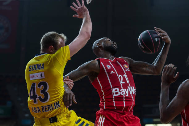 卡利亚里与 卡利亚里与